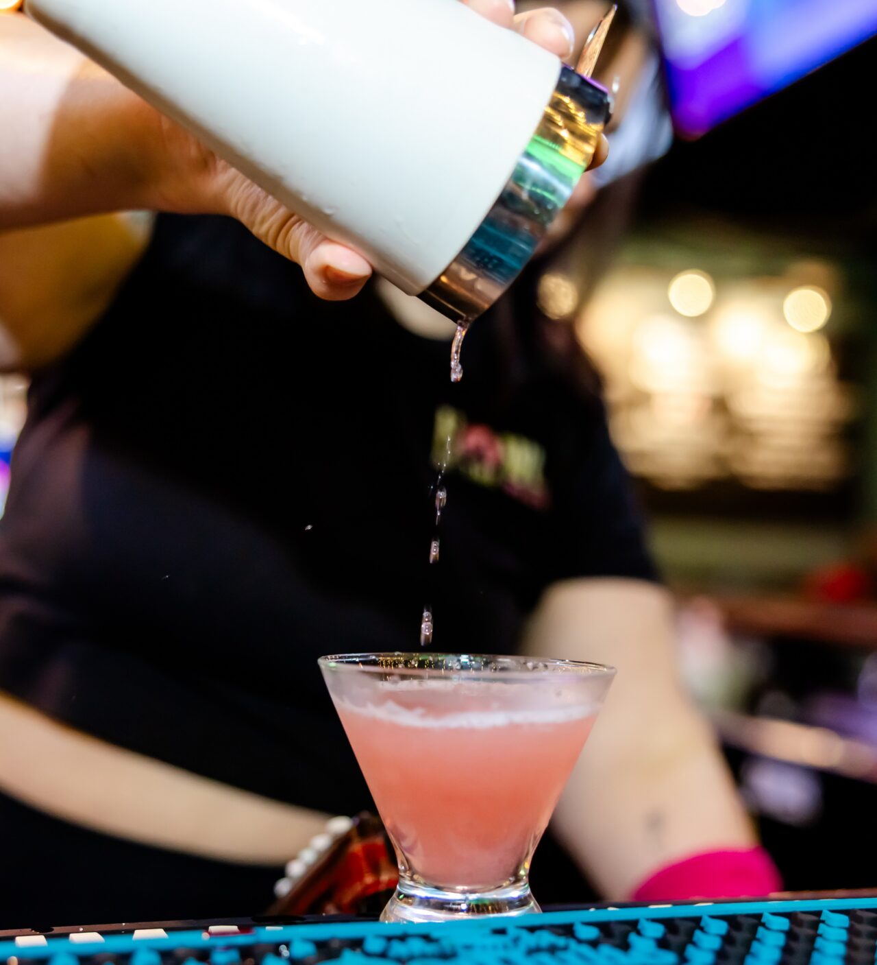 Bartender pouring a handcrafted cocktail during Orlando Happy Hour at Howl at the Moon.