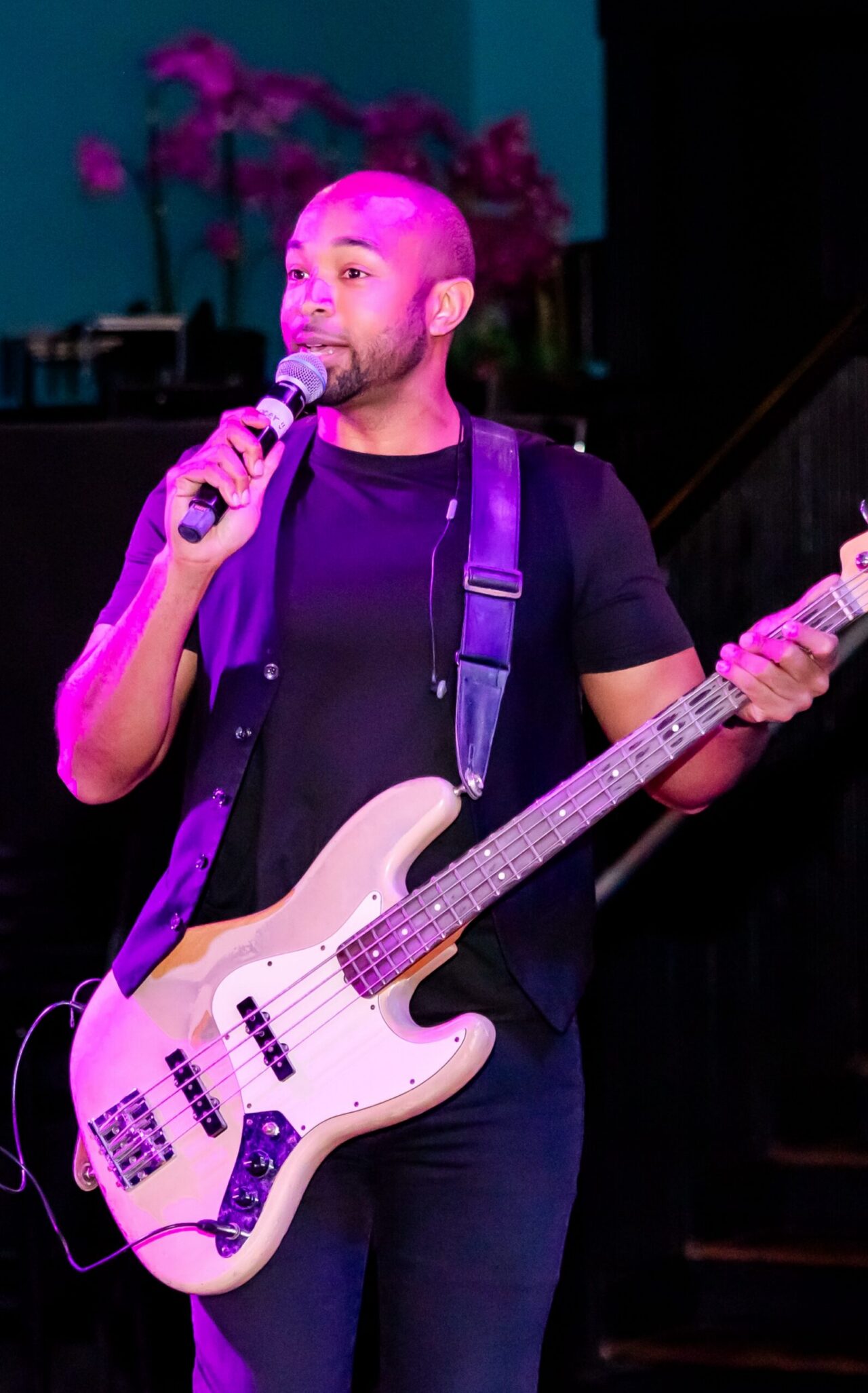 Live musician performing during Orlando Happy Hour at Howl at the Moon.